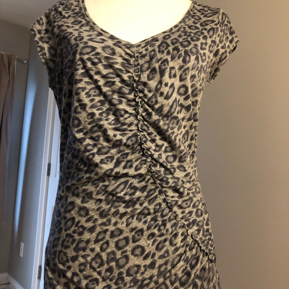 Gray leopard print Top